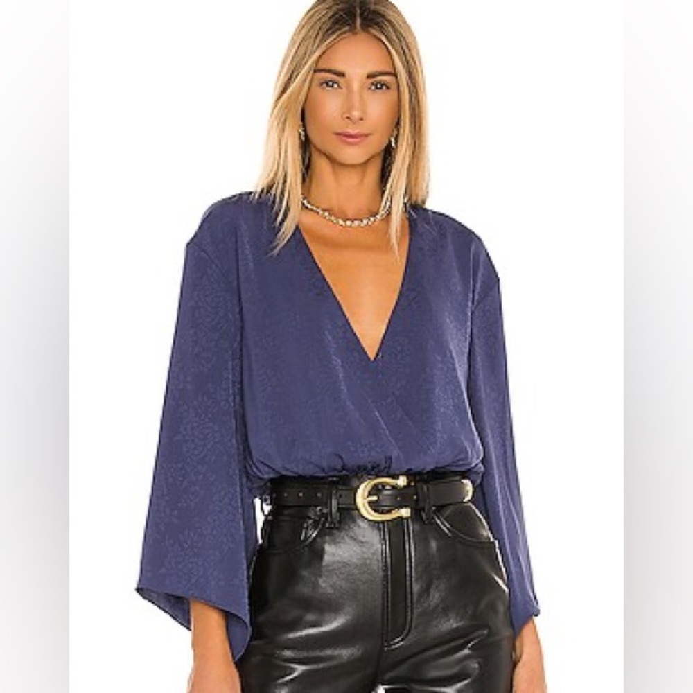 x REVOLVE Majori Blouse in Navy Blue
HOUSE OF HARLOW 1960